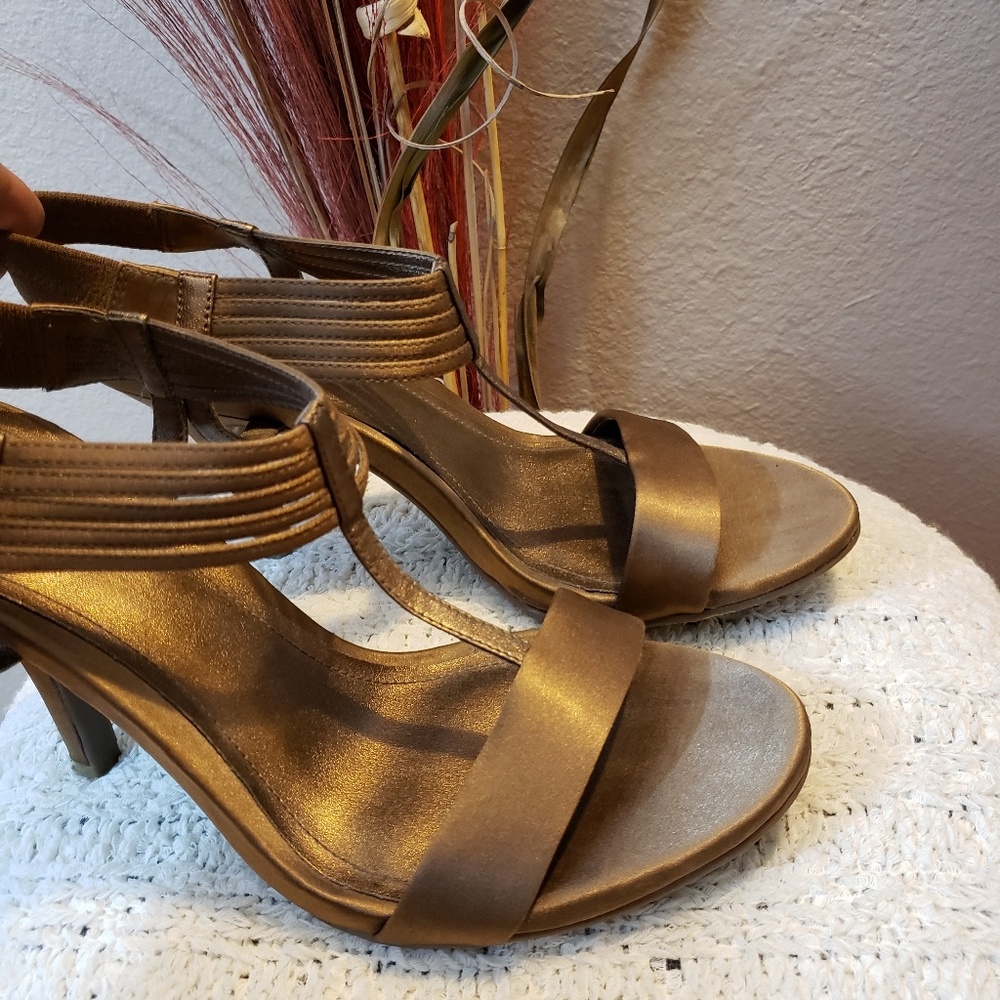 Kenneth Cole reaction